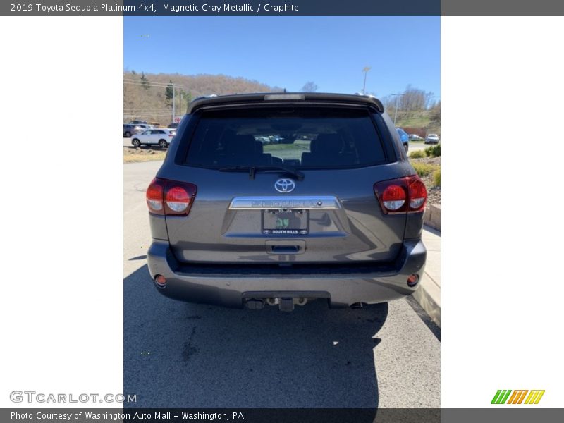 Magnetic Gray Metallic / Graphite 2019 Toyota Sequoia Platinum 4x4