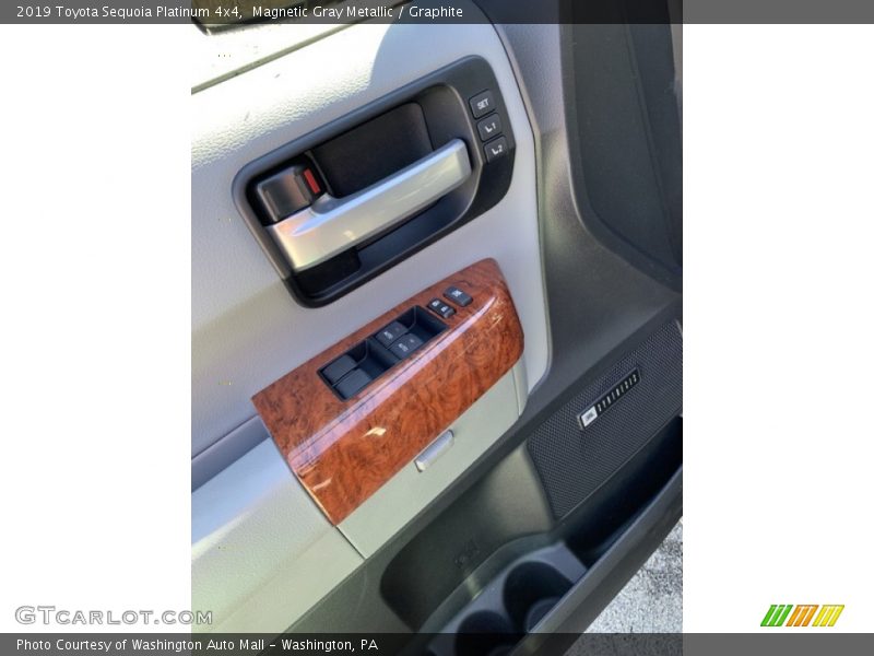 Magnetic Gray Metallic / Graphite 2019 Toyota Sequoia Platinum 4x4