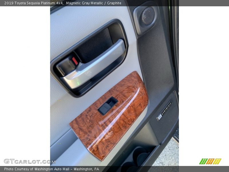 Magnetic Gray Metallic / Graphite 2019 Toyota Sequoia Platinum 4x4