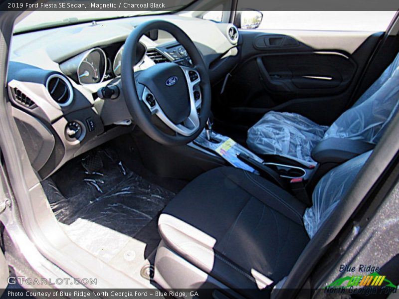 Magnetic / Charcoal Black 2019 Ford Fiesta SE Sedan