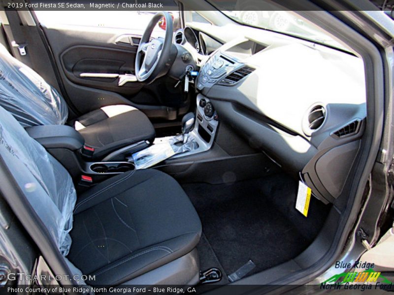 Magnetic / Charcoal Black 2019 Ford Fiesta SE Sedan