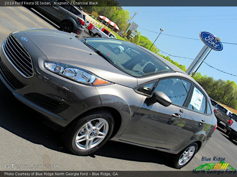 Magnetic / Charcoal Black 2019 Ford Fiesta SE Sedan