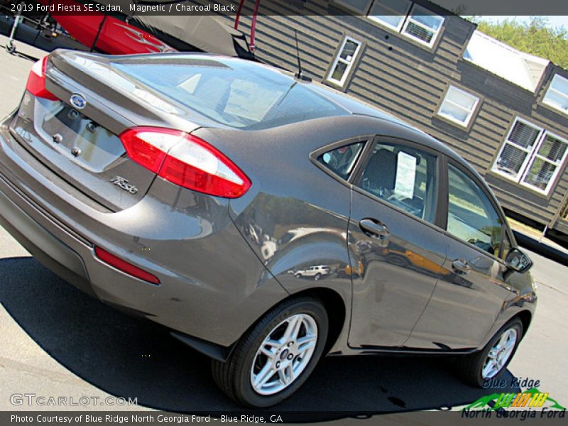 Magnetic / Charcoal Black 2019 Ford Fiesta SE Sedan