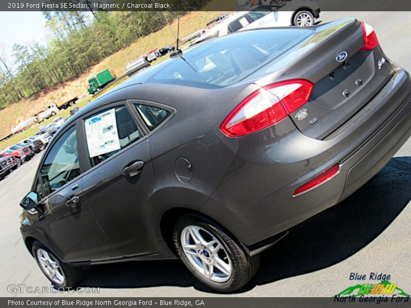Magnetic / Charcoal Black 2019 Ford Fiesta SE Sedan