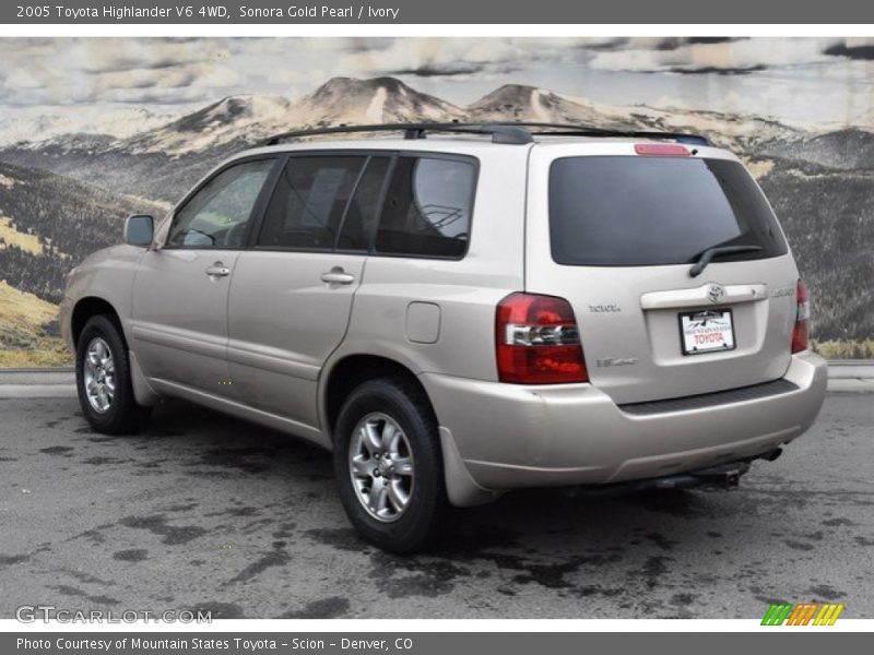 Sonora Gold Pearl / Ivory 2005 Toyota Highlander V6 4WD