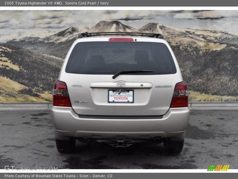 Sonora Gold Pearl / Ivory 2005 Toyota Highlander V6 4WD