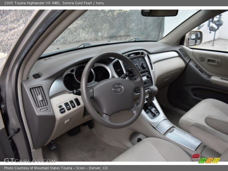 Sonora Gold Pearl / Ivory 2005 Toyota Highlander V6 4WD