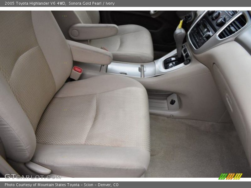 Sonora Gold Pearl / Ivory 2005 Toyota Highlander V6 4WD