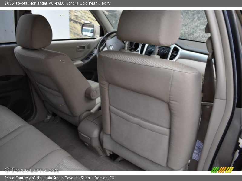 Sonora Gold Pearl / Ivory 2005 Toyota Highlander V6 4WD