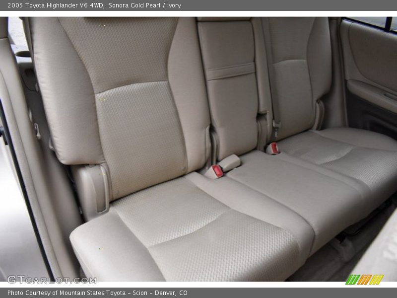 Sonora Gold Pearl / Ivory 2005 Toyota Highlander V6 4WD
