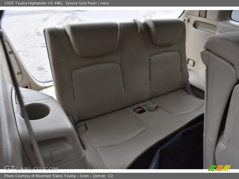 Sonora Gold Pearl / Ivory 2005 Toyota Highlander V6 4WD