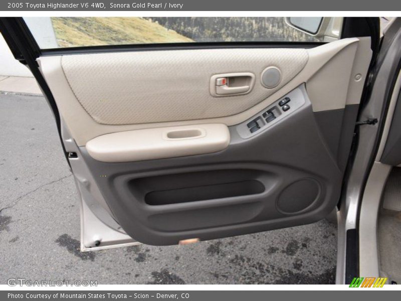 Sonora Gold Pearl / Ivory 2005 Toyota Highlander V6 4WD