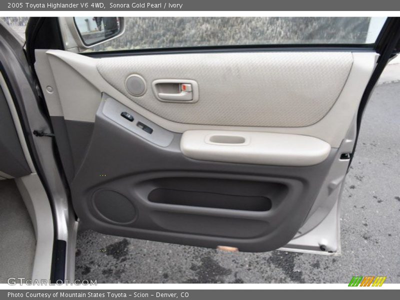 Sonora Gold Pearl / Ivory 2005 Toyota Highlander V6 4WD