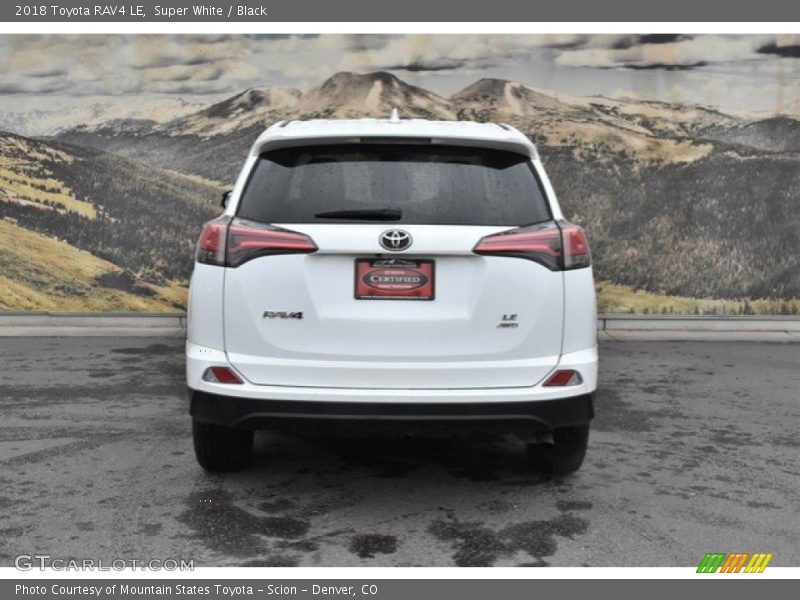 Super White / Black 2018 Toyota RAV4 LE