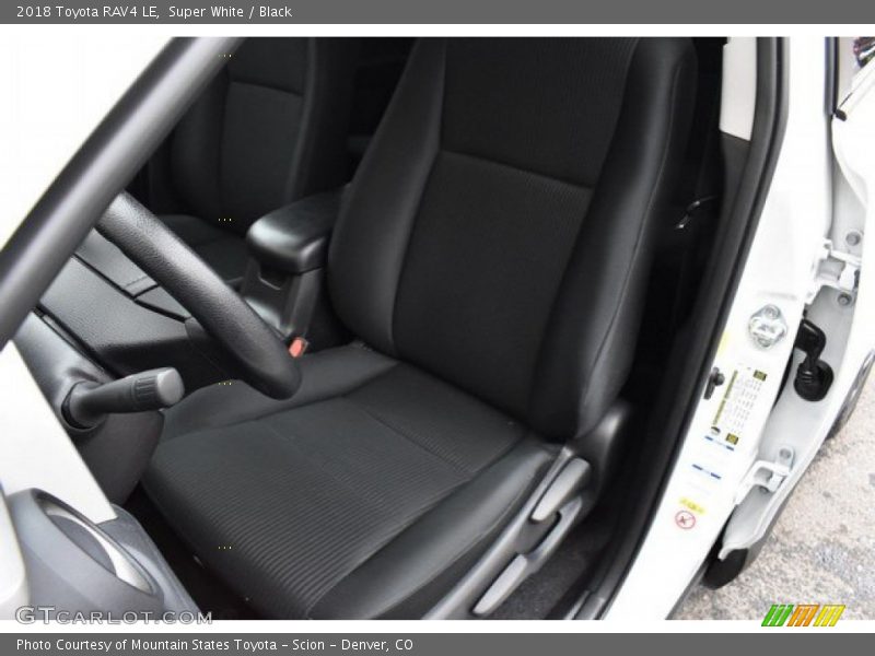 Super White / Black 2018 Toyota RAV4 LE