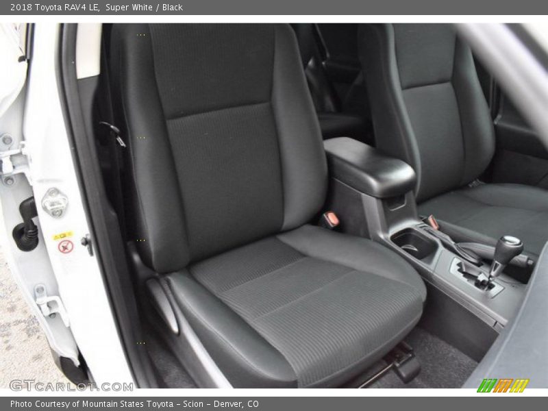 Super White / Black 2018 Toyota RAV4 LE
