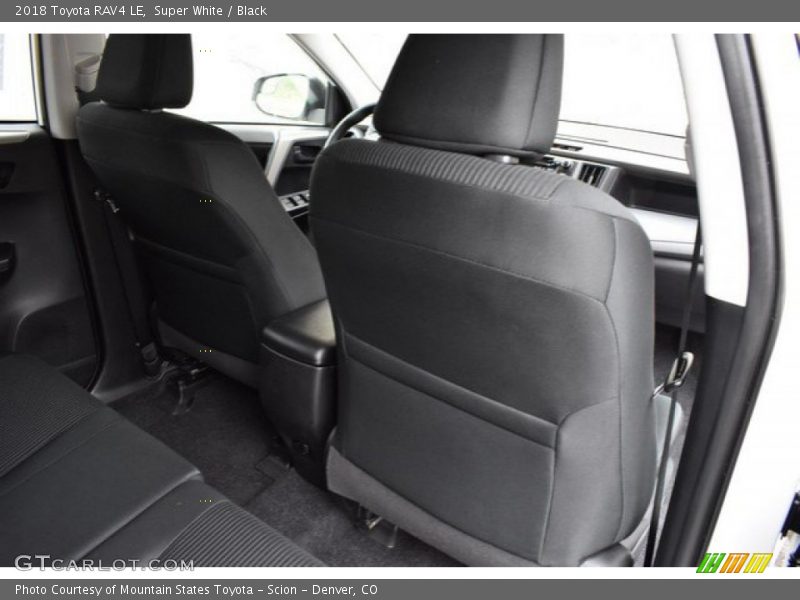 Super White / Black 2018 Toyota RAV4 LE