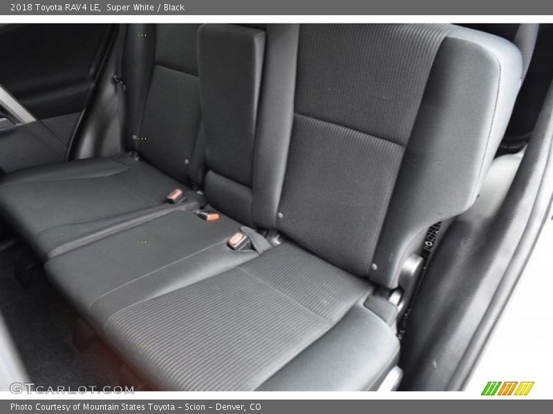 Super White / Black 2018 Toyota RAV4 LE