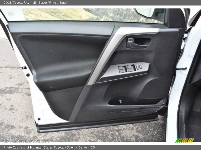Super White / Black 2018 Toyota RAV4 LE