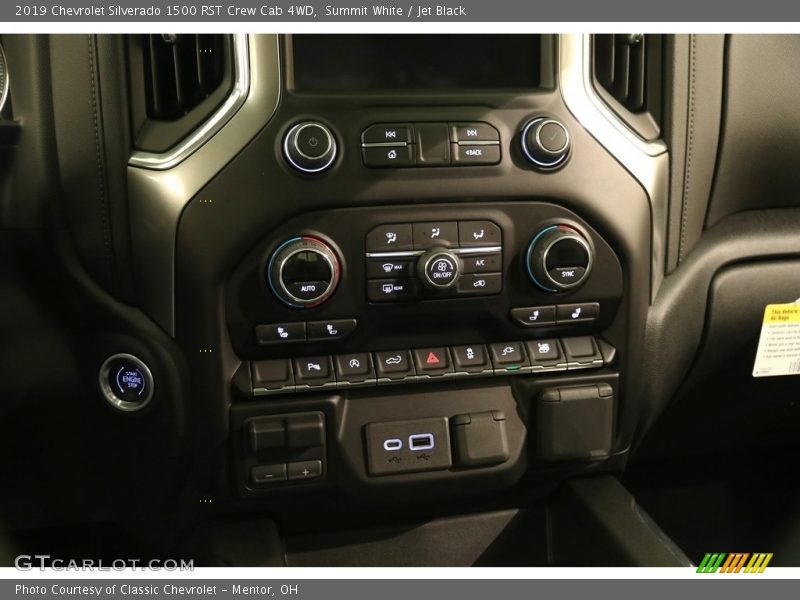 Summit White / Jet Black 2019 Chevrolet Silverado 1500 RST Crew Cab 4WD