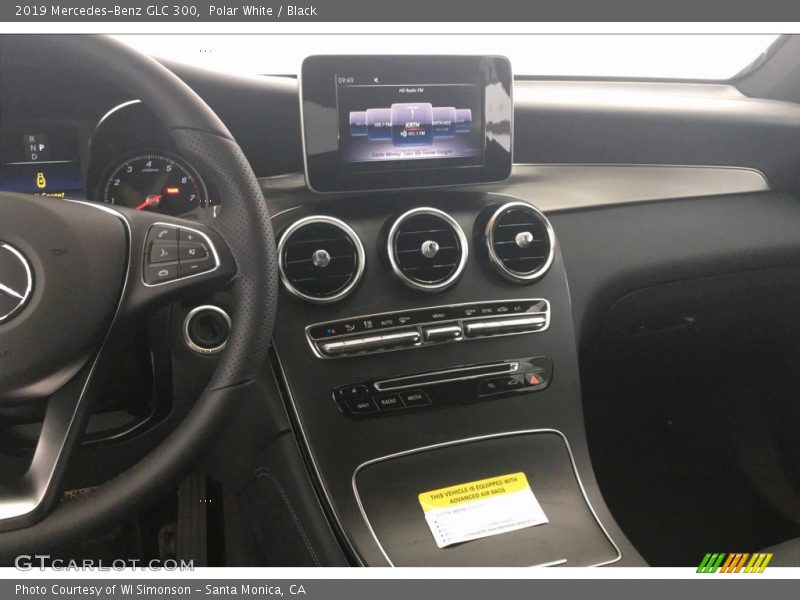 Polar White / Black 2019 Mercedes-Benz GLC 300