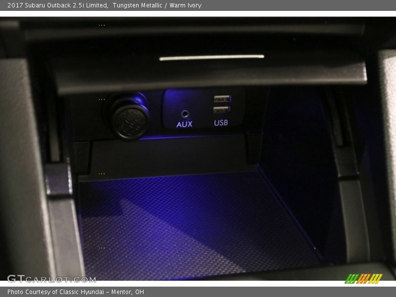 Tungsten Metallic / Warm Ivory 2017 Subaru Outback 2.5i Limited