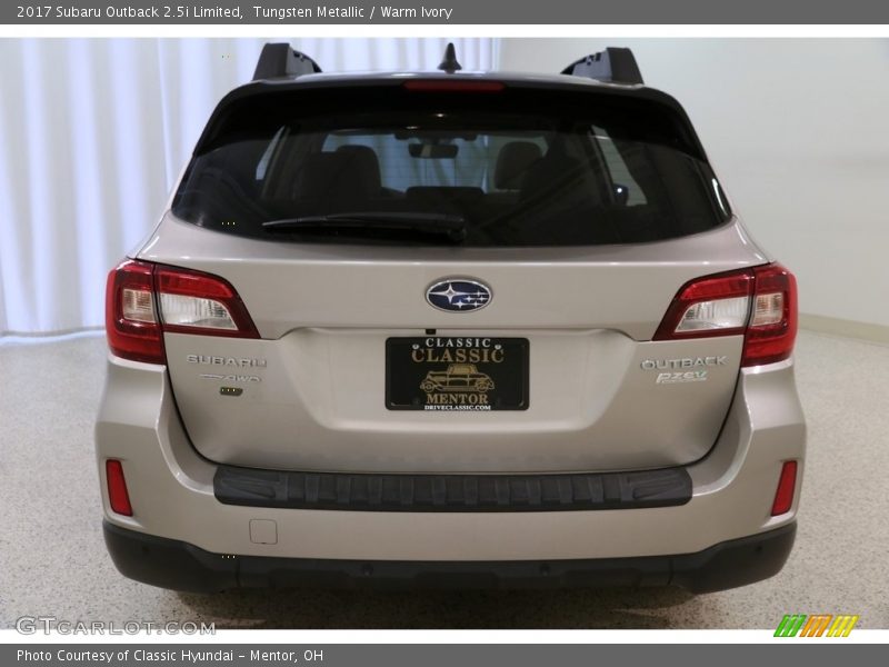 Tungsten Metallic / Warm Ivory 2017 Subaru Outback 2.5i Limited