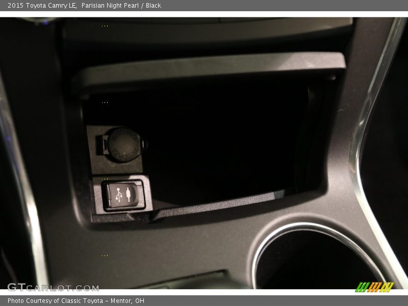 Parisian Night Pearl / Black 2015 Toyota Camry LE