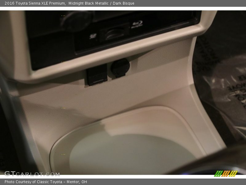 Midnight Black Metallic / Dark Bisque 2016 Toyota Sienna XLE Premium