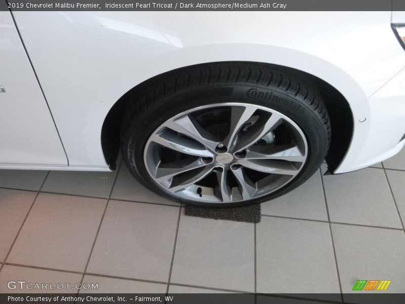 Iridescent Pearl Tricoat / Dark Atmosphere/Medium Ash Gray 2019 Chevrolet Malibu Premier