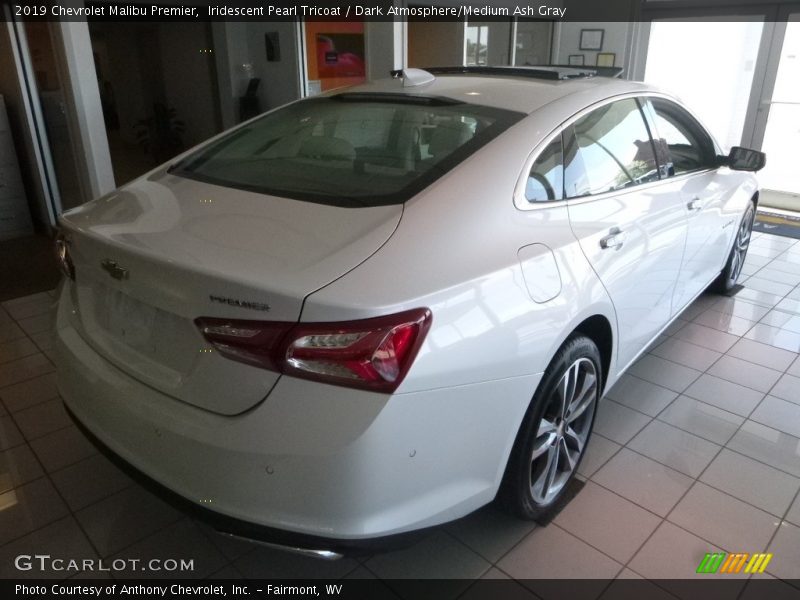 Iridescent Pearl Tricoat / Dark Atmosphere/Medium Ash Gray 2019 Chevrolet Malibu Premier