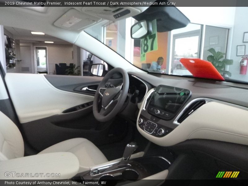 Iridescent Pearl Tricoat / Dark Atmosphere/Medium Ash Gray 2019 Chevrolet Malibu Premier