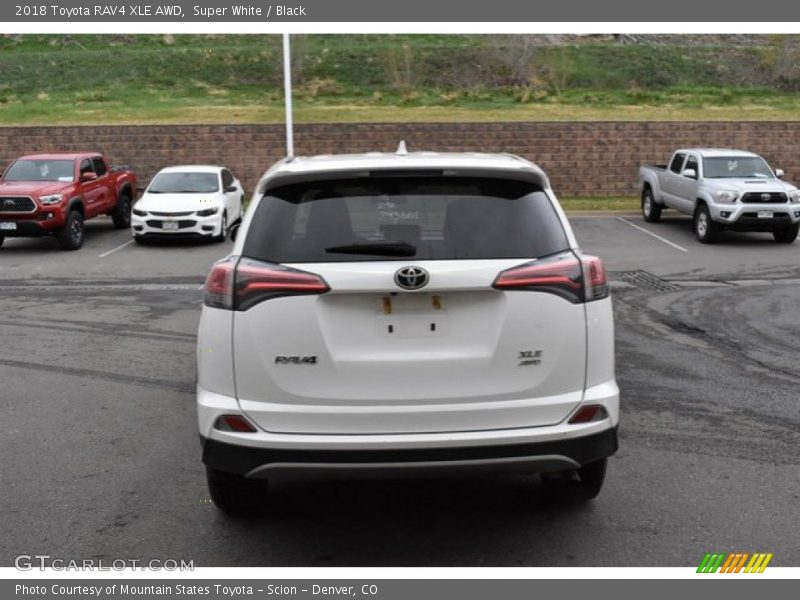 Super White / Black 2018 Toyota RAV4 XLE AWD