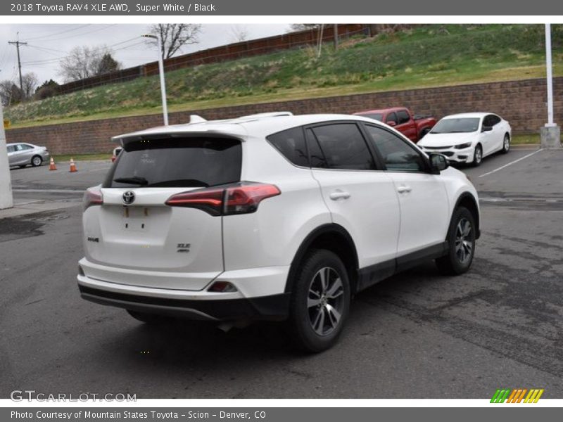 Super White / Black 2018 Toyota RAV4 XLE AWD