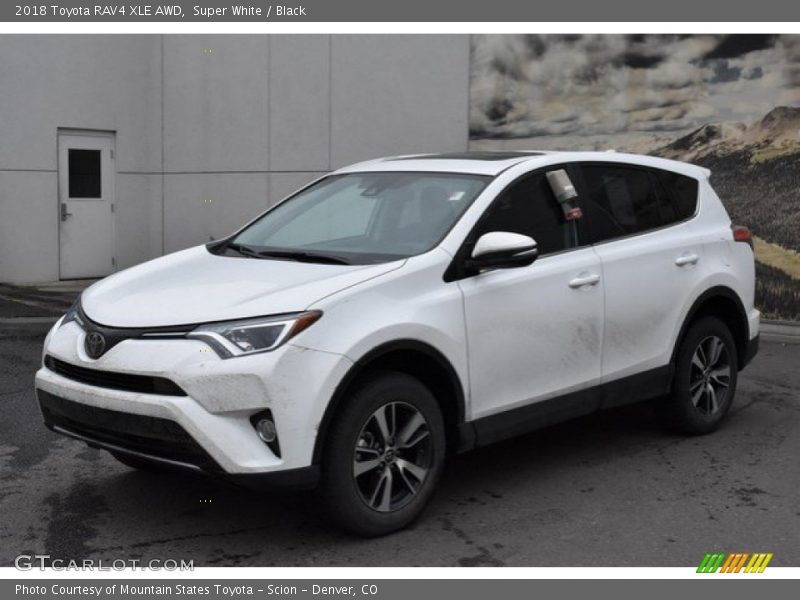 Super White / Black 2018 Toyota RAV4 XLE AWD