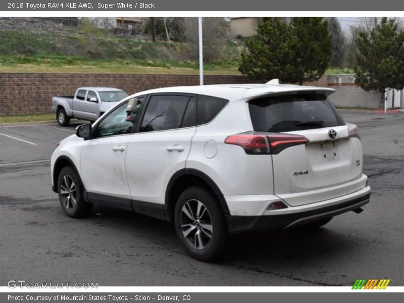 Super White / Black 2018 Toyota RAV4 XLE AWD