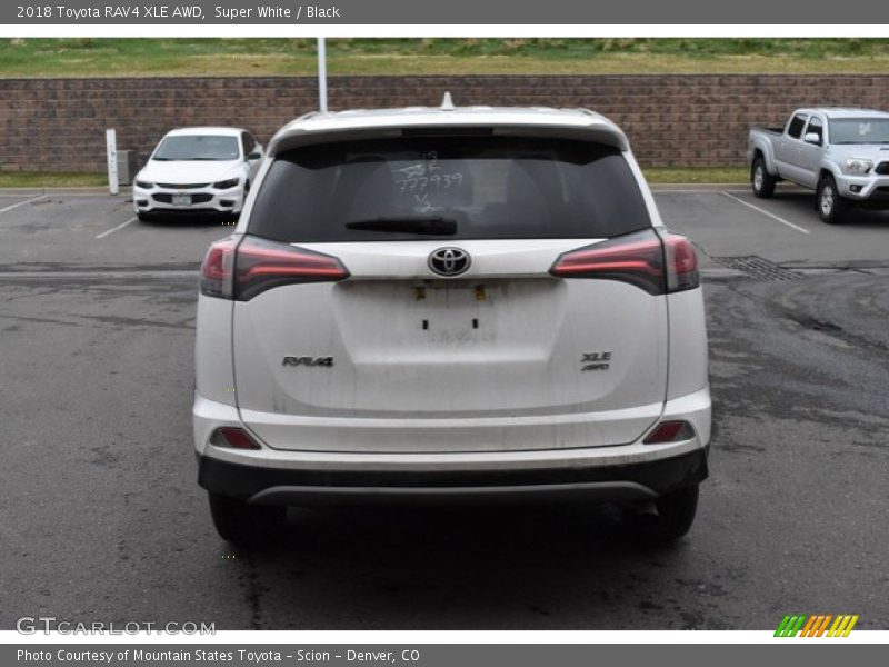 Super White / Black 2018 Toyota RAV4 XLE AWD