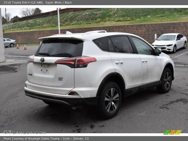 Super White / Black 2018 Toyota RAV4 XLE AWD