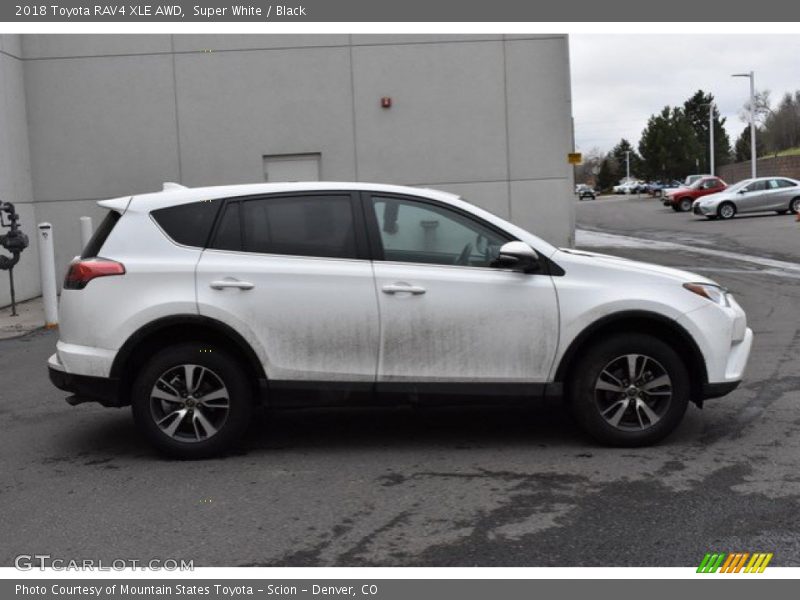 Super White / Black 2018 Toyota RAV4 XLE AWD