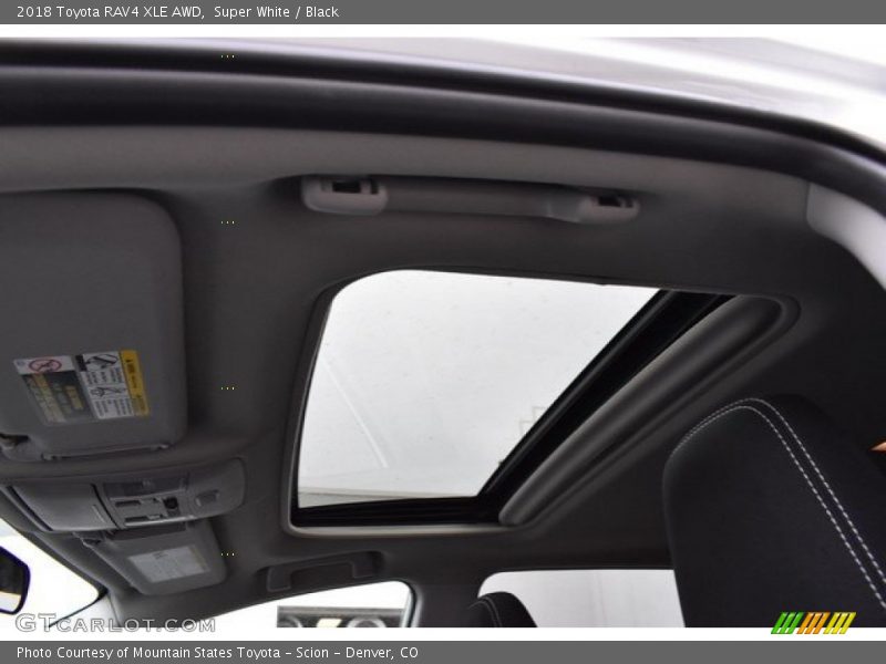 Super White / Black 2018 Toyota RAV4 XLE AWD