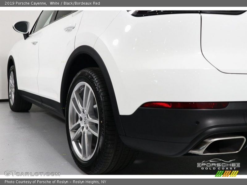 White / Black/Bordeaux Red 2019 Porsche Cayenne