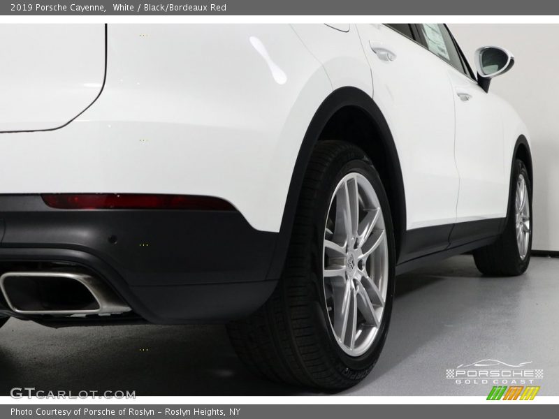 White / Black/Bordeaux Red 2019 Porsche Cayenne