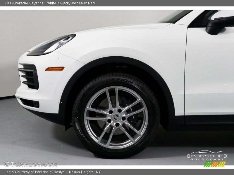 White / Black/Bordeaux Red 2019 Porsche Cayenne