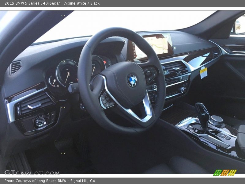 Alpine White / Black 2019 BMW 5 Series 540i Sedan