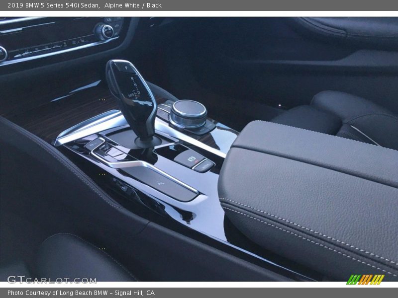 Alpine White / Black 2019 BMW 5 Series 540i Sedan