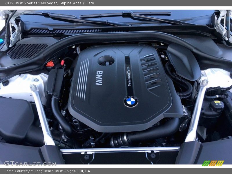 Alpine White / Black 2019 BMW 5 Series 540i Sedan