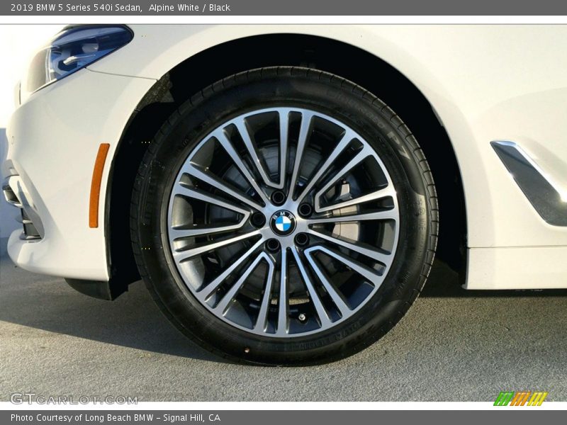 Alpine White / Black 2019 BMW 5 Series 540i Sedan