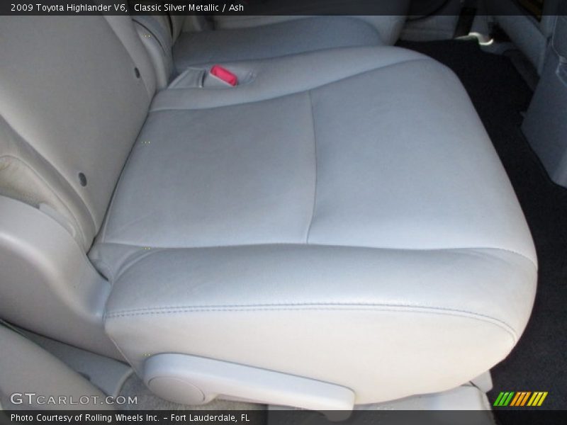 Classic Silver Metallic / Ash 2009 Toyota Highlander V6