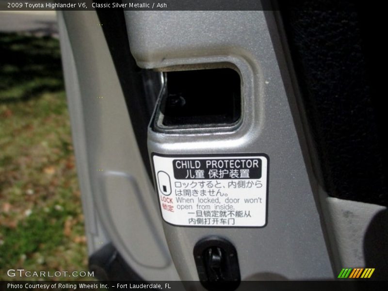 Classic Silver Metallic / Ash 2009 Toyota Highlander V6