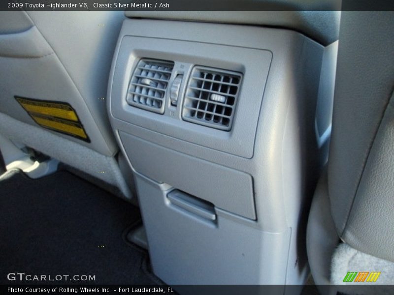 Classic Silver Metallic / Ash 2009 Toyota Highlander V6